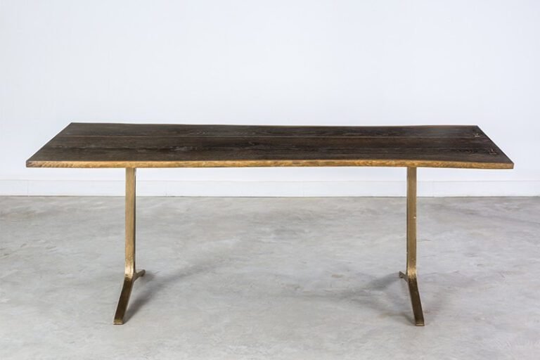 Samara 焦燻橡木餐桌